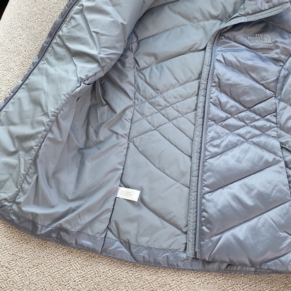 New• The North Face Puffer Vest - Picture 5 of 10